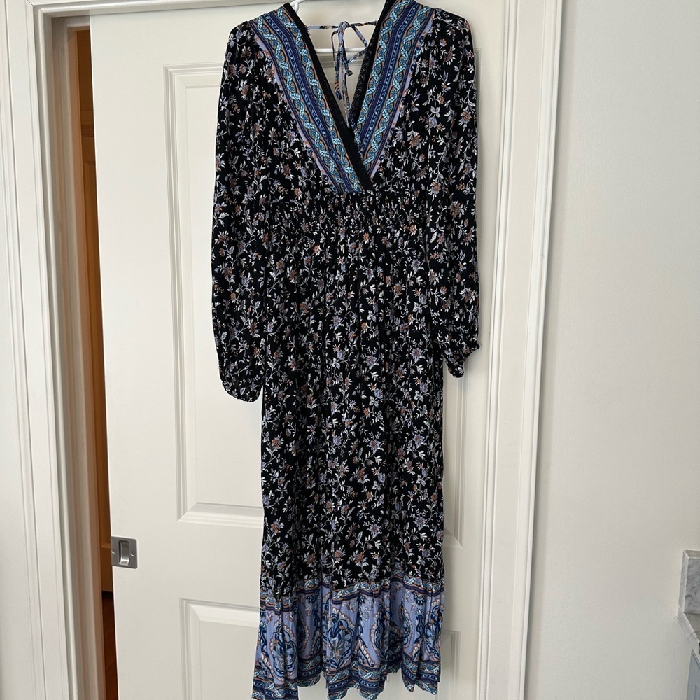In Loom Floral Back Lace V-Neck Dress - Picture 7 of 7
